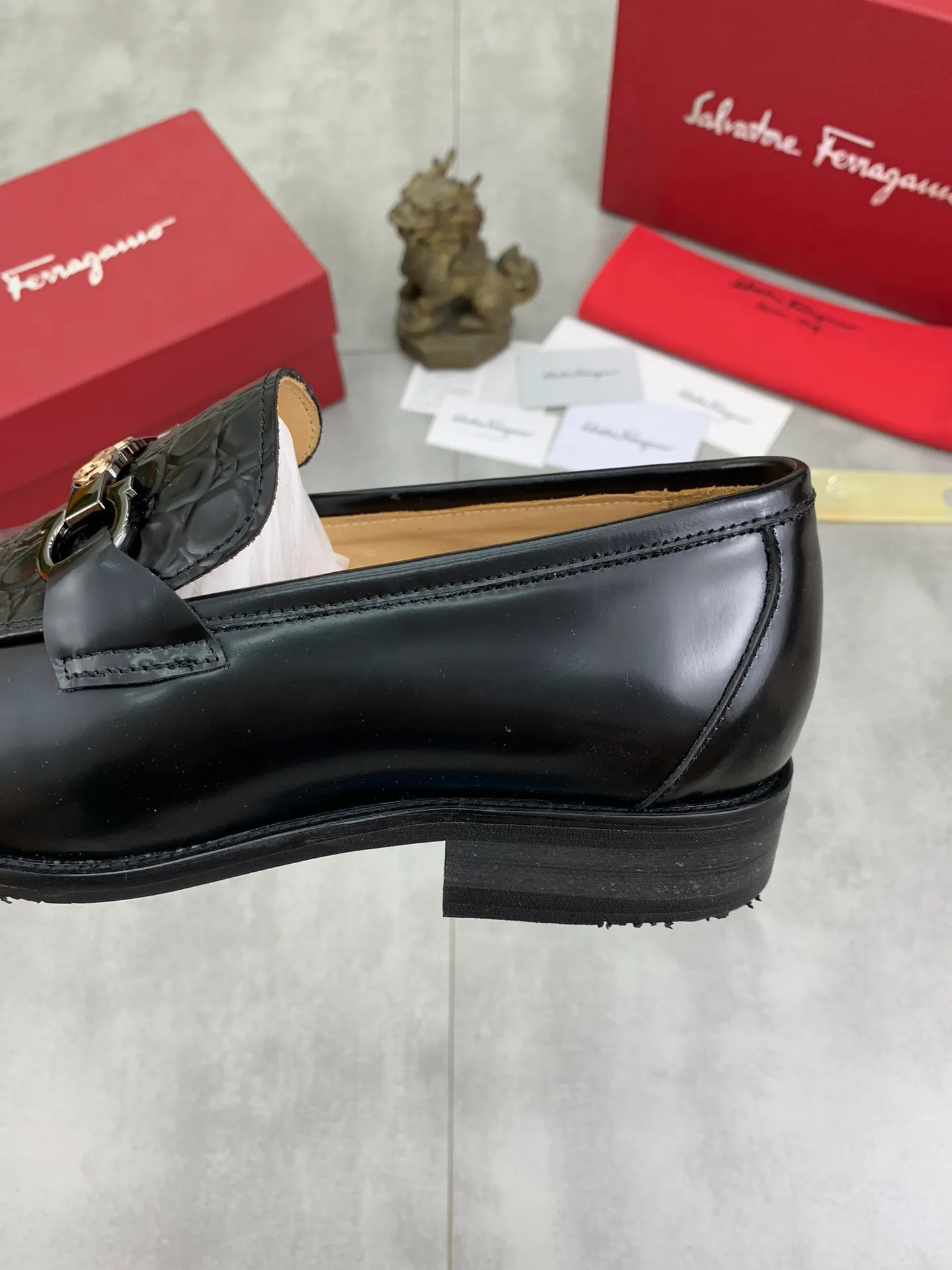 Men's Men's Shoes 💰P460💰[New Style] Water-dyed Niuli 🆘[Salvatore Ferragamo] Ferragamo's latest casual business leather shoes for men! Available at counters simultaneously! The fabric is made of specially imported original pebbled calfskin, and the lining is made of imported water-dyed cowhide. It is absolutely luxurious and leads the fashion trend. Matching code: 38-45 (46 can be customized) multiple colors available